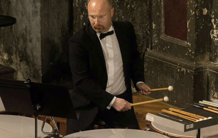 Bertrand Parisel percussionniste participe au festival Tons Voisins 2021 à Albi.