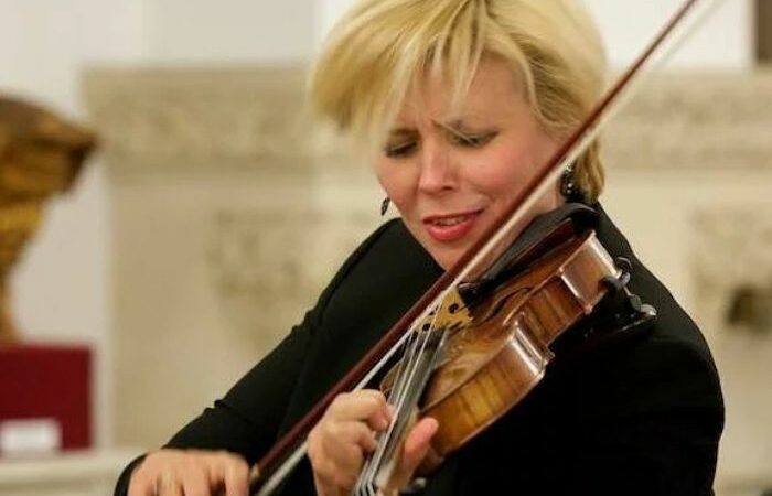 Clara Cernat au violon