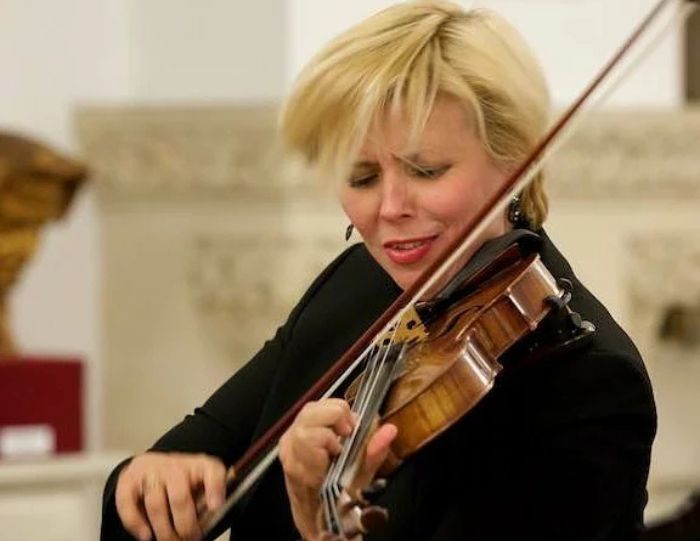 Clara Cernat au violon