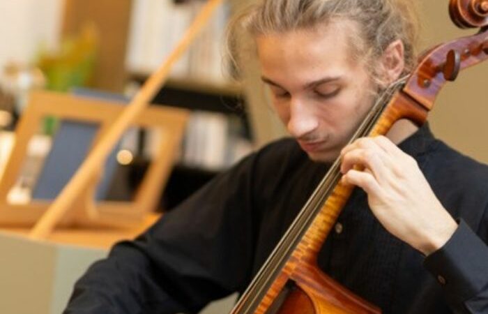 Victor Lancelot-Mahé au violoncelle